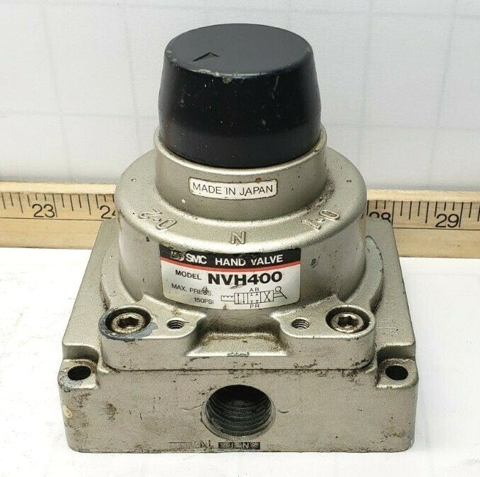 SMC Hand Valve 150 PSI MAX 3/4" NPT Ports  NVH400