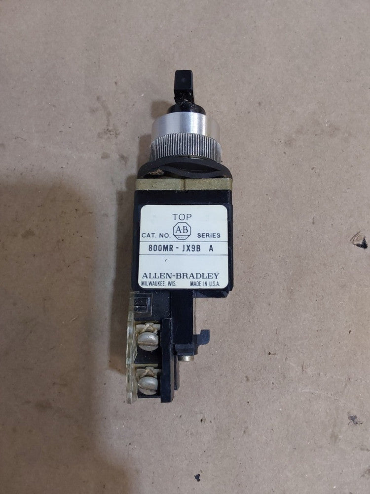 ALLEN BRADLEY 800MR-JX9B SER A SELECTOR SWITCH 300VAC 800M-XAK SER A.     E82