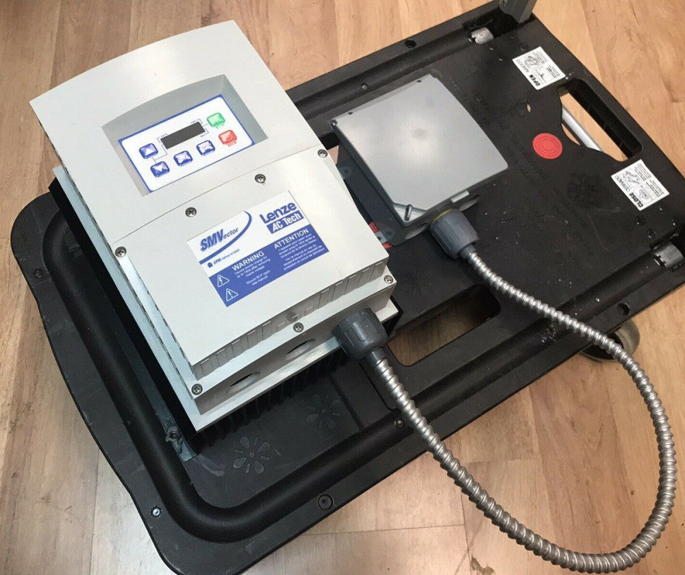 Lenze ESV402N02TXC INVERTER
