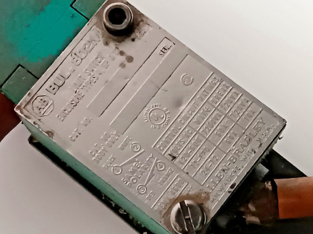 Allen Bradley BUL802M NEMA A600 Limit Switch for Enclosure Types 4, GB, 13, used
