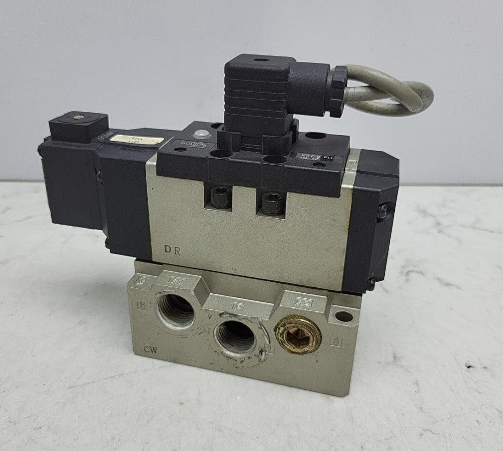 Smc VS7-8-FG-S-3Z Pneumatic Air Solenoid Valve 24 Vdc w/ Distribution Block