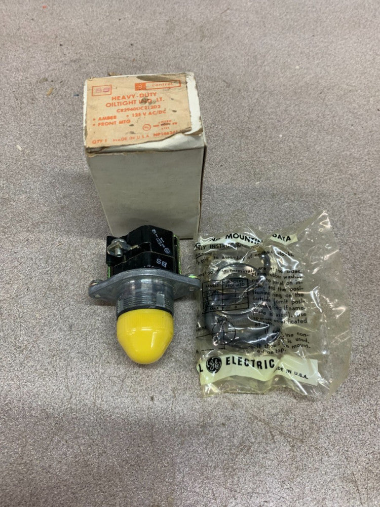 NEW IN BOX GENERAL ELECTRIC HEAVY DUTY INDICATOR LIGHT AMBER CR2940UC212D2