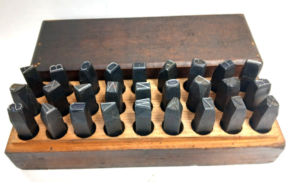27 PIECE CARBON STEEL 7/16" LETTER A-Z STAMP SET OAL 3" WITH WOODEN BOX