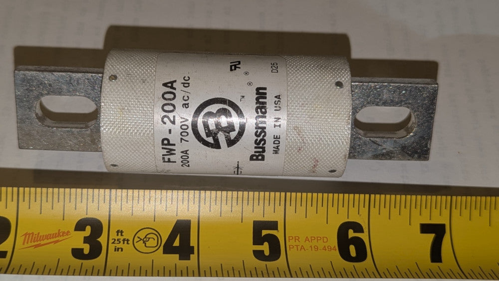 (1) Bussmann FWP-200A 700V Electrical Fuse NOS
