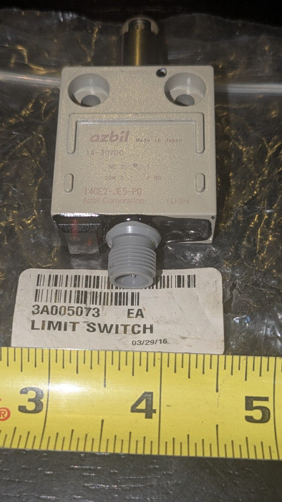 Ymaatake Azbil 14CE2-JE5-PD Limit Switch NEW