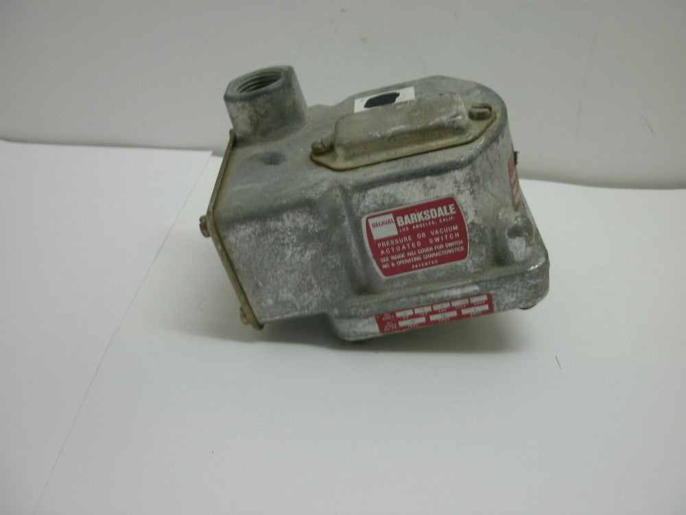 BARKSDALE D1T-A150SS PRESSURE OR VACUUM ACTUATED SWITCH DC AMPS AC AMPS