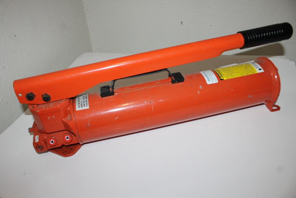 T&B Thomas & Betts Hand Operated Hydraulic Pump 13604 NICE!