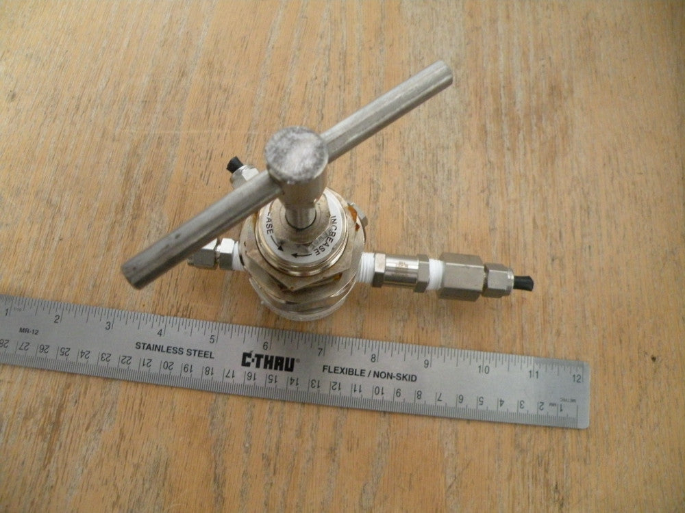 ITT Conoflow High Pressure and Purity Regulator & Check Valve 400psig to 25psig