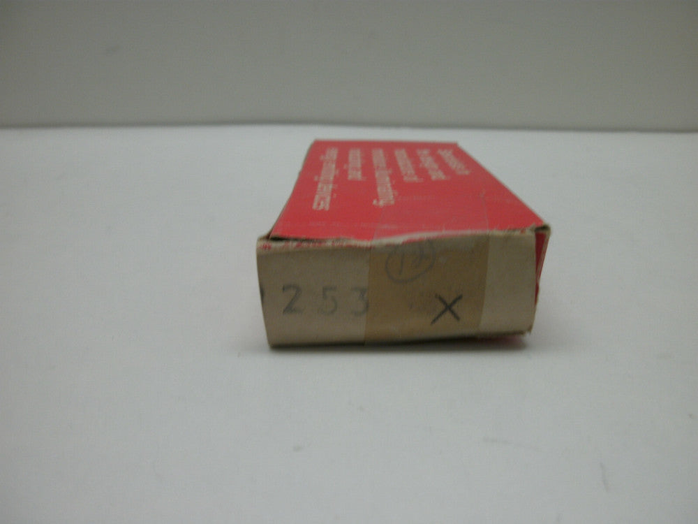 CHICAGO MINIATURE 253 MINIATURE LAMP BULBS 2.5V .35A .88W TL1-3/4 (LOT OF 3)NIB