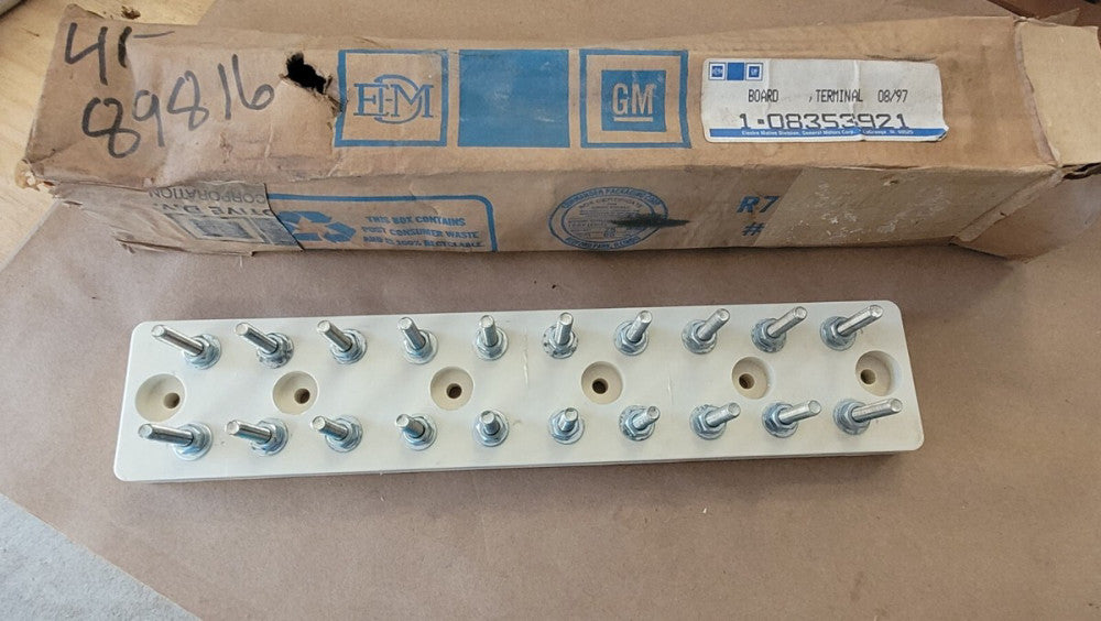 NOS GM/ Electromotive 1-08353921 Terminal Board