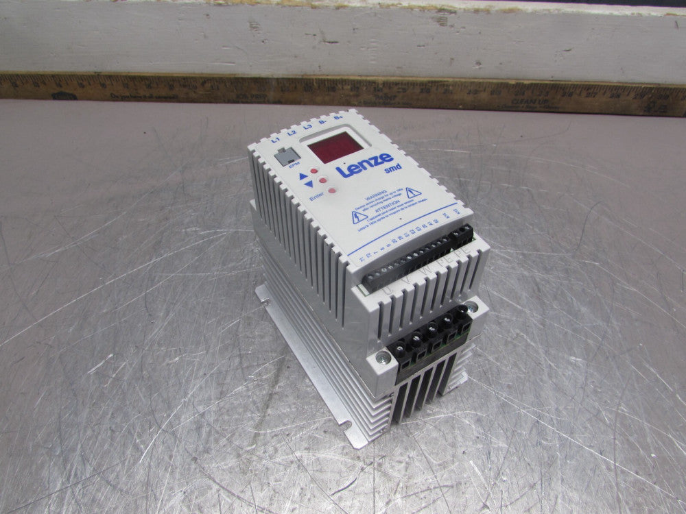 LENZE ESMD112L4TXA , VFD DRIVE, 3ph/ 400-480V/ 3.6A , CLEAN TAKEOUT, MAKE OFFER!