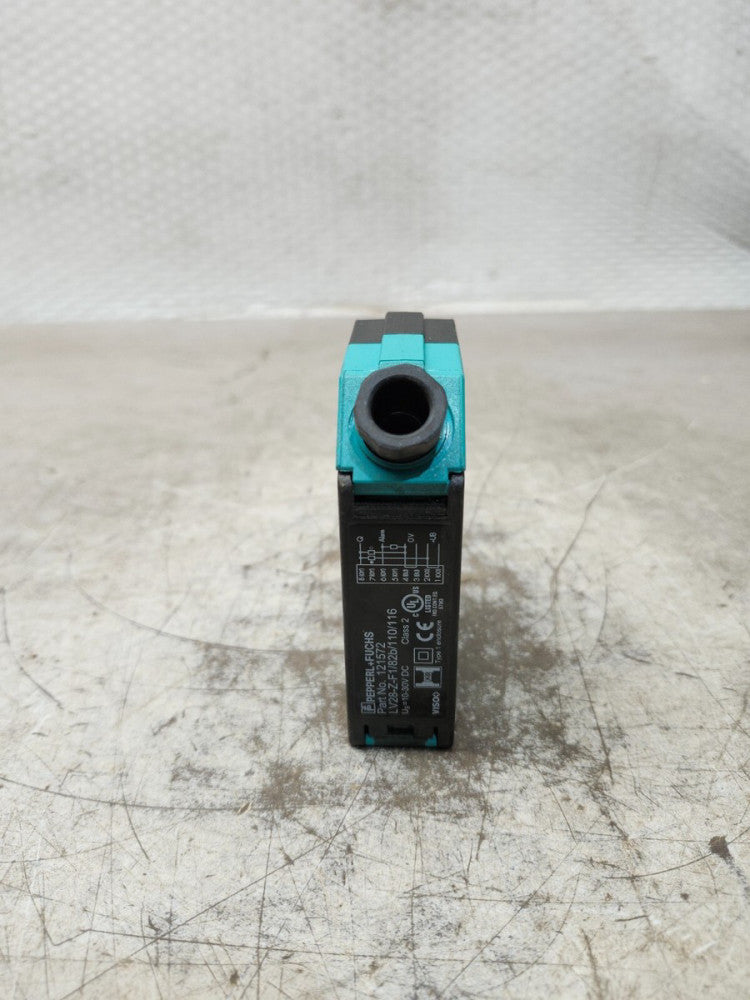 NEW NO BOX PERPPERL+FUCHS PHOTOELECTRIC SENSORS 121572 LV28-Z-F1/82B/110/116