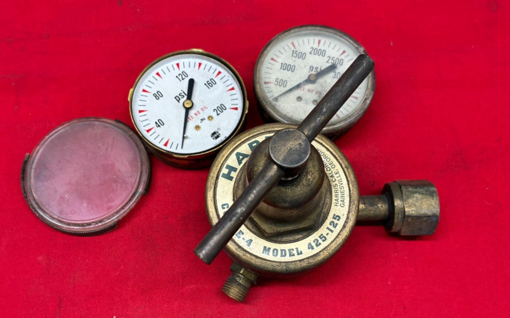 HARRIS MODEL: 425-125 SINGLE STAGE PRESSURE REGULATOR 1/4"NPT CONNECTION