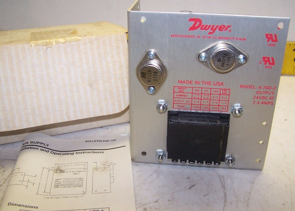 NEW DWYER POWER SUPPLY 24 VDC 2.4 AMP  A-700-2