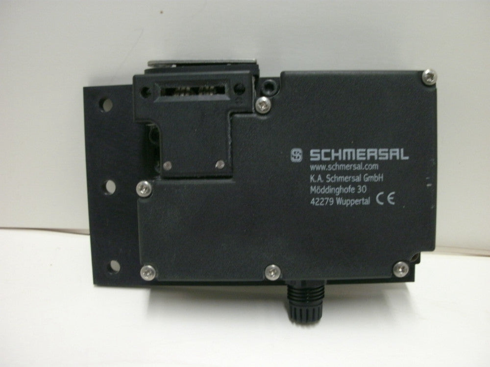 SCHMERSAL AZM 161CC-12/12RKA-024 SAFETY INTERLOCK SWITCH AC-15 230V 4A 24 VAC/DC