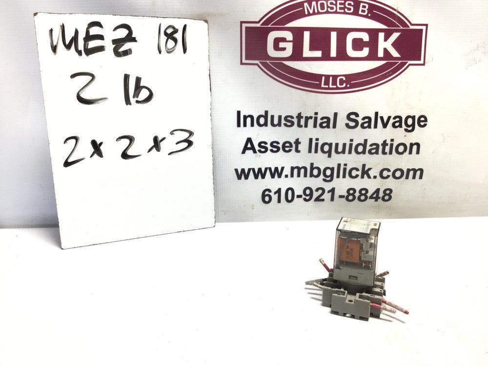 ALLEN-BRADLEY 700-HA33A1 SER.D RELAY w/ 700-HN126 SER.A BASE