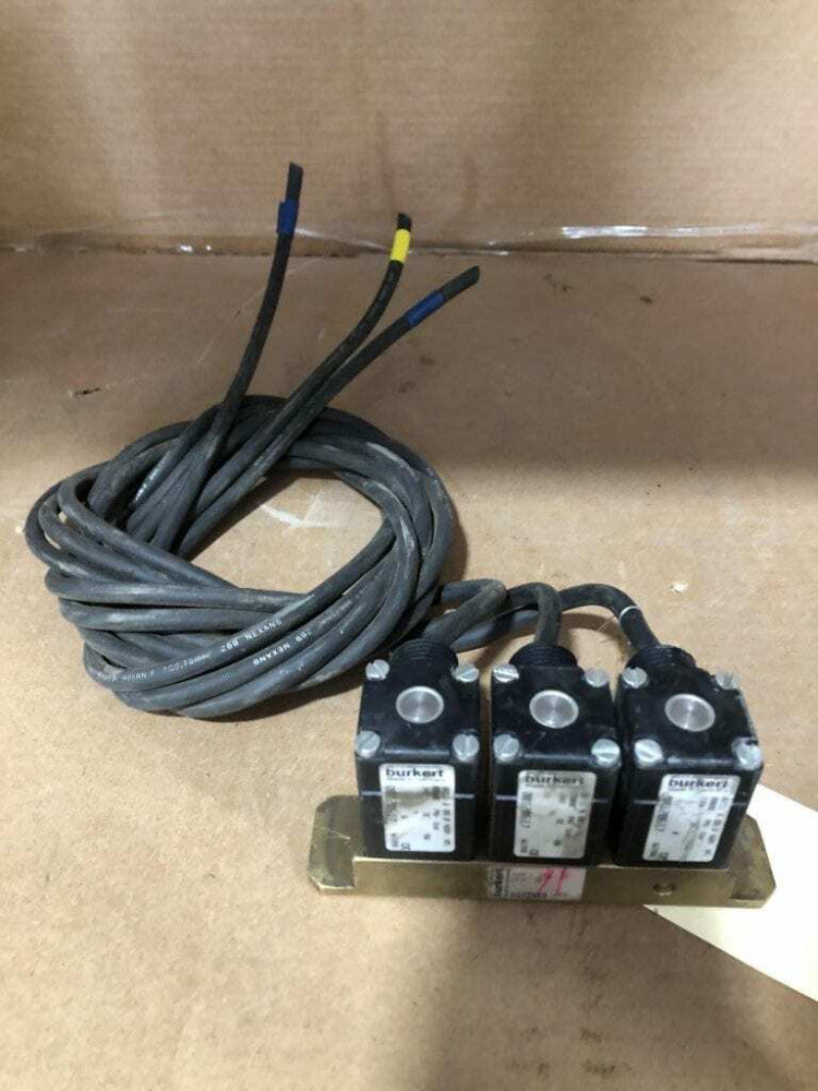 Burkert 00120617 Solenoid Valve Coil / Control Head 24VDC 8W -Lot of 3 w/ Base