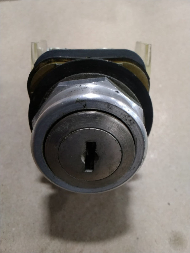 Allen Bradley 800T-E24 Cylinder Lock 800TE24 No Key B8