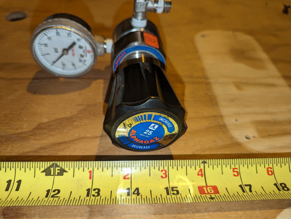 Alphagaz 44-226x-242-090 Pressure Regulator 400psi in 25 psi out