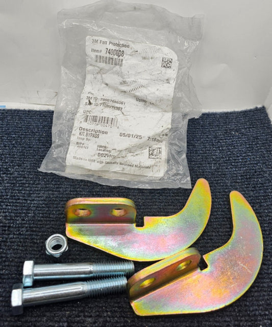 3M 7400008 Fall Protection Stanchion Intermediate Bracket *PICTURED ITEM ONLY
