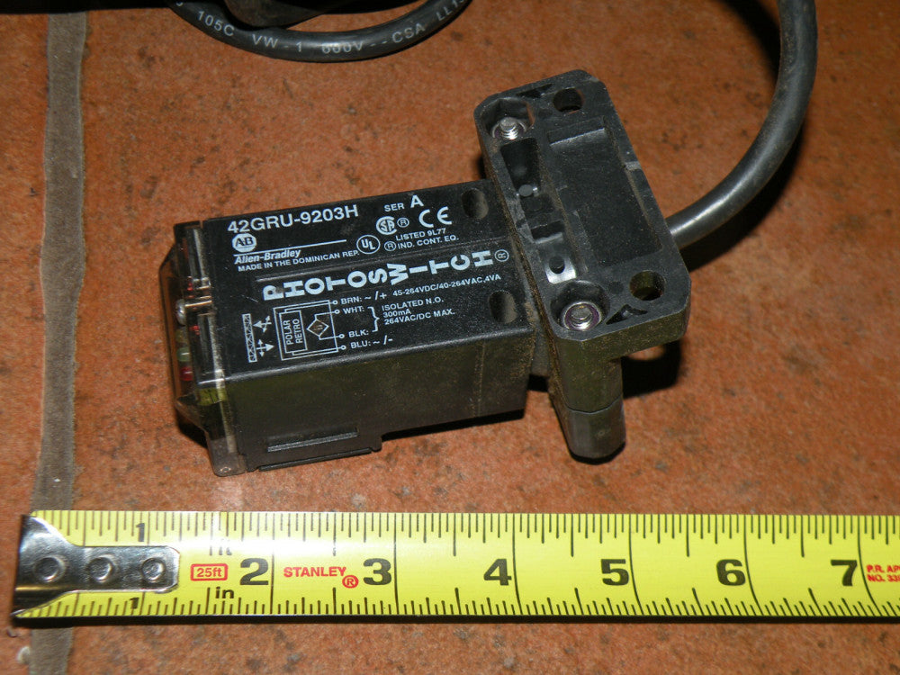 (1) Allen-Bradley 42GRU-9203H Photoswitch