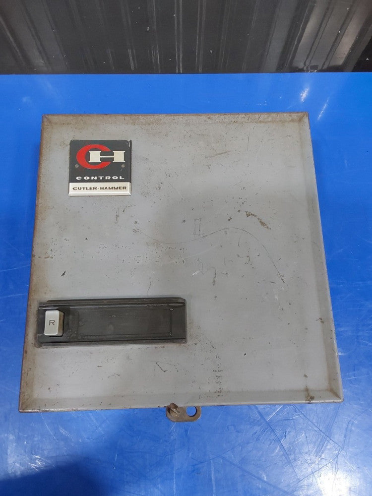 Cutler Hammer Cat# C320KA1,A2,A3 Nema sz 00 Motor Starter 3 POLE MAGNETIC REVERS