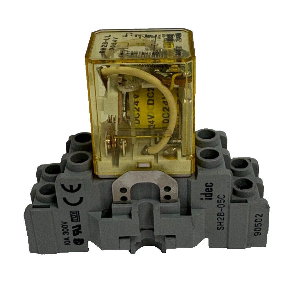 IDEC RELAY RH2B-U 7.5AMP 120VAC WITH RELAY SOCKET SH2B-05 10AMP 300VOLT