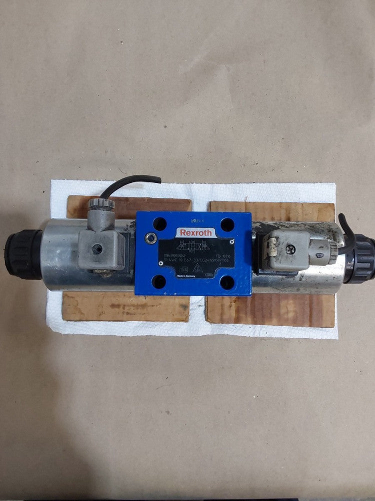 Bosch Rexroth Control Valve #R900590049