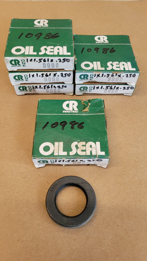 Lot Of 6 CR 9900 Oil Seals 1x1.561x.250"