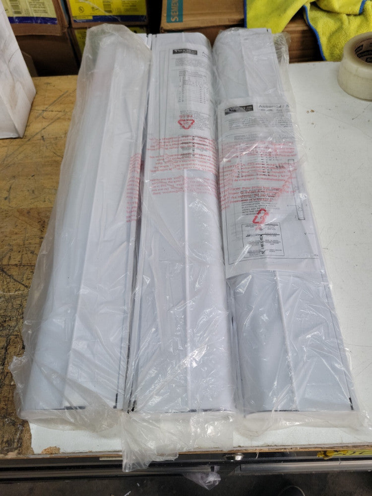 1- NEW NO BOX! Columbia Lighting CS4-232-EU 48" Fluroescent Strip-Lite
