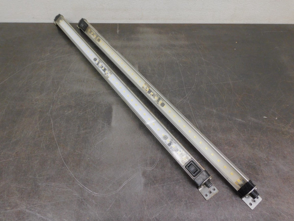 BANNER LED Light WLS28-2CW570XPBQ 12-30VDC 1.5A LOW VOLTAGE LUMINAIRE Lot of (2)