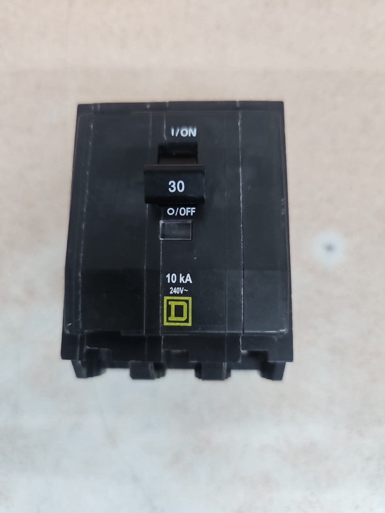 Square D QOB330 10kA 3 Pole 30 Amp 240V  Type QOB Bolt On Circuit Breaker NTO