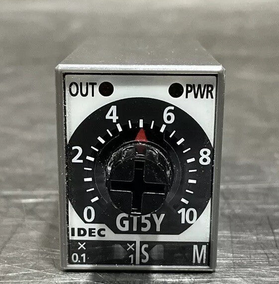 IDEC GT5Y-4SN 24V DC Electronic Timer, 3A, 240VAC/ 30VDC, 50/60 Hz, NOS Surplus
