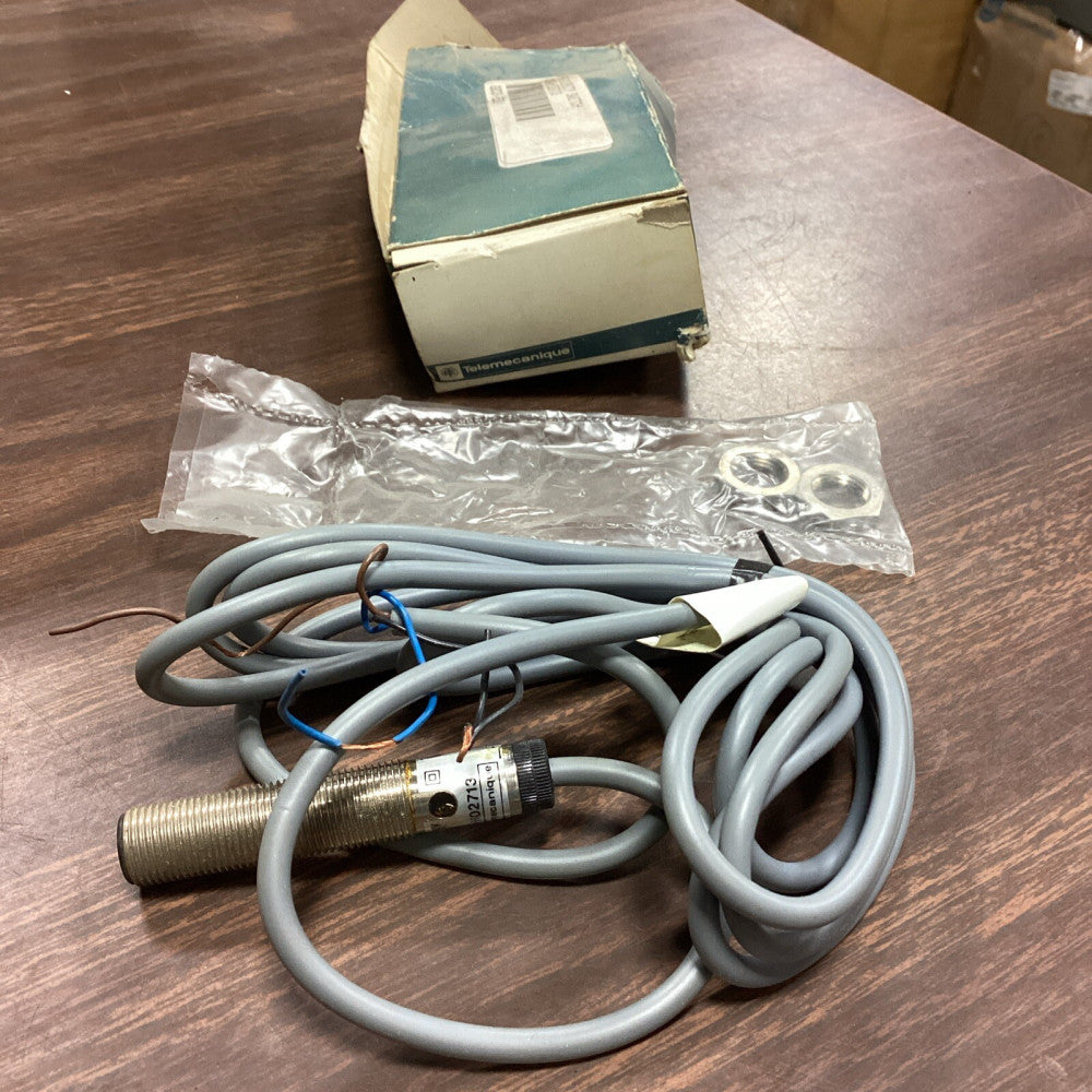 TELEMECANIQUE XSA-H02713 PROXIMITY SWITCH
