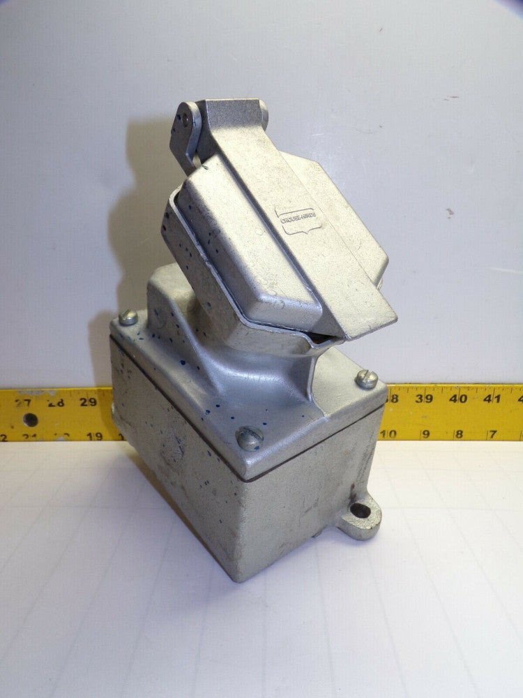 CROUSE HINDS 20 AMP HAZARDOUS LOCATION RECEPTACLE 125/250 VAC  CPS152201
