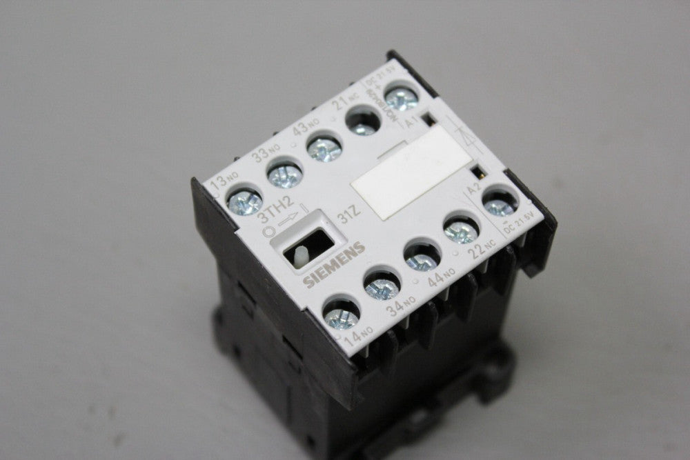 UNUSED SIEMENS CONTACTOR RELAY 3TH2081-0GU4