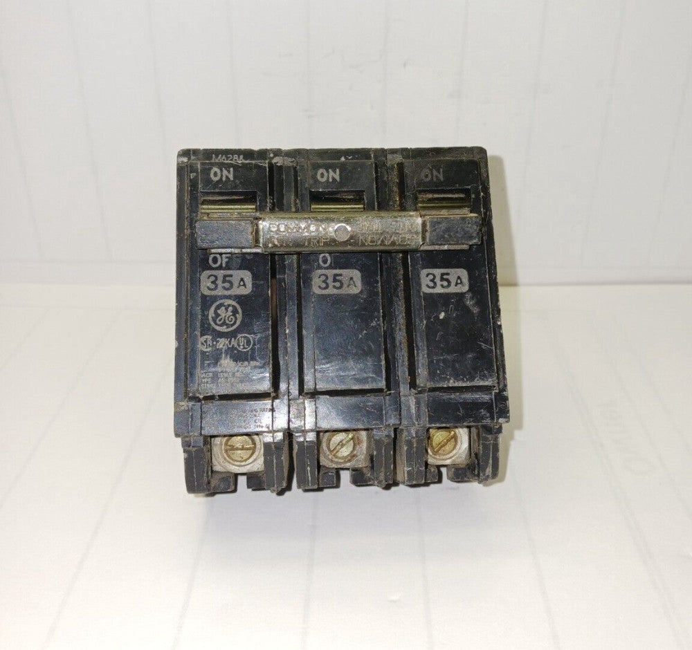 GE 35 AMP BOLT ON CIRCUIT BREAKER 3 POLE 240 VAC 22 KA THQB32035