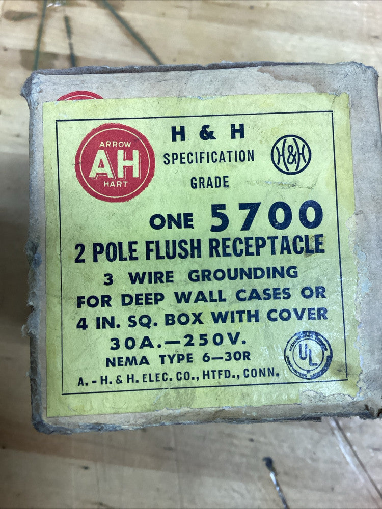 Arrow Hart 5700 Flush Mount Receptacle 30A 250V 3W