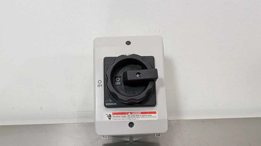 Siemens 3LD2064-1GP51-0US2 Switch Disconnector Sentron 1NO 1NC 3 Pole 16A