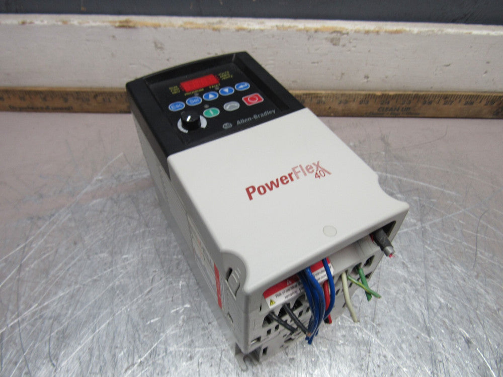ALLEN BRADLEY POWERFLEX-40 22B-A2P3N104 SERIES-A 0.5HP 240V DRIVE XLNT TAKEOUT !