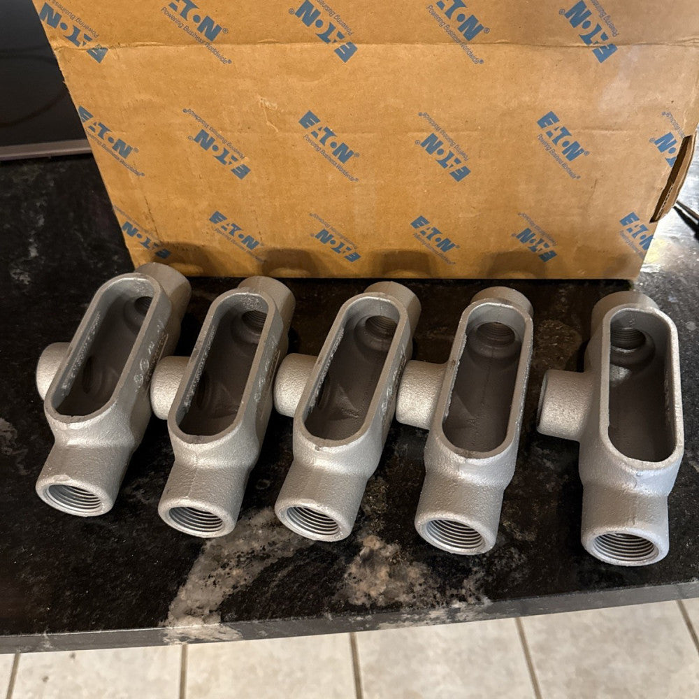 Lot of 5  Eaton T37 Crouse-Hinds 1" Conduit Outlet Bodies Type T Form 7 - E6