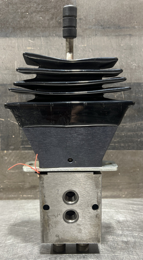 Nos Surplus Rexroth Sigma 2X2 TH6 544 10/05 Hydraulic Joystick Tap Control Unit