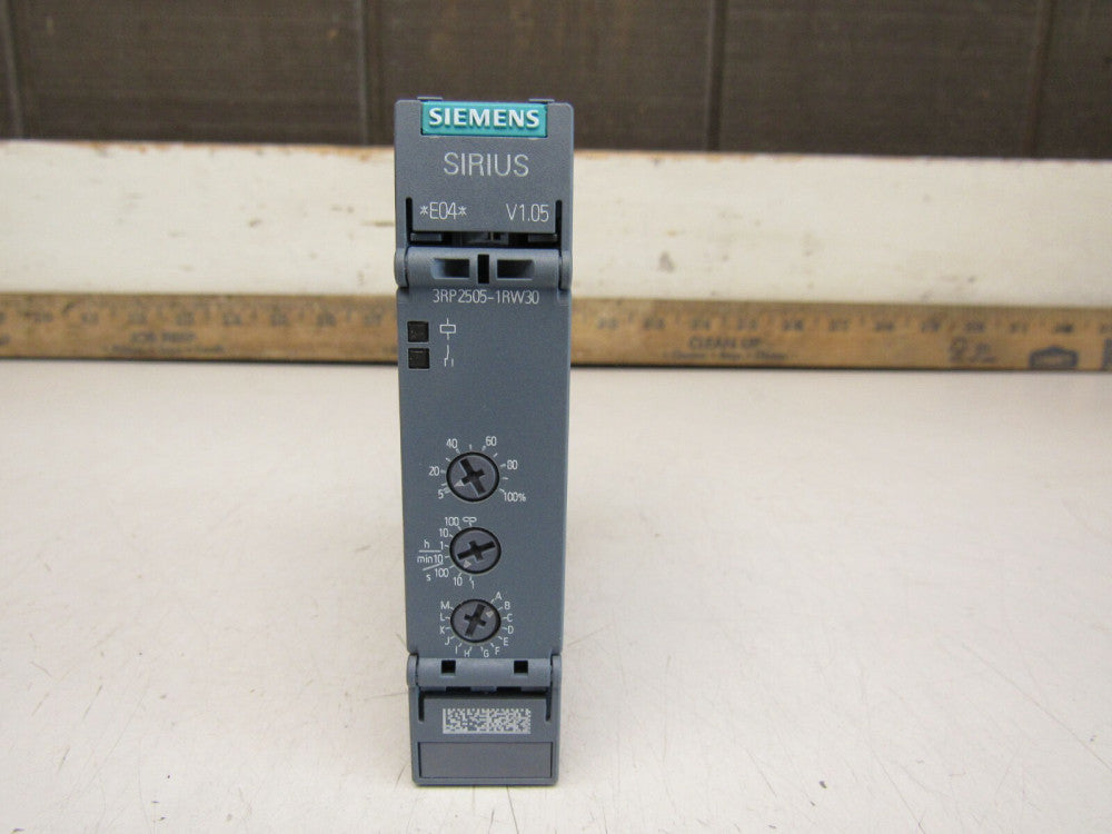 SIEMENS 3RP2505-1RW30, V1.05, TIME RELAY NICE TAKEOUT MAKE OFFER!!