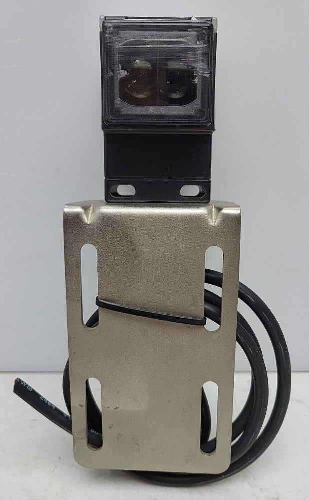 Eaton Cutler Hammer 1451E-6514 Photoelectric Sensor 16ft Polarized Reflex Used