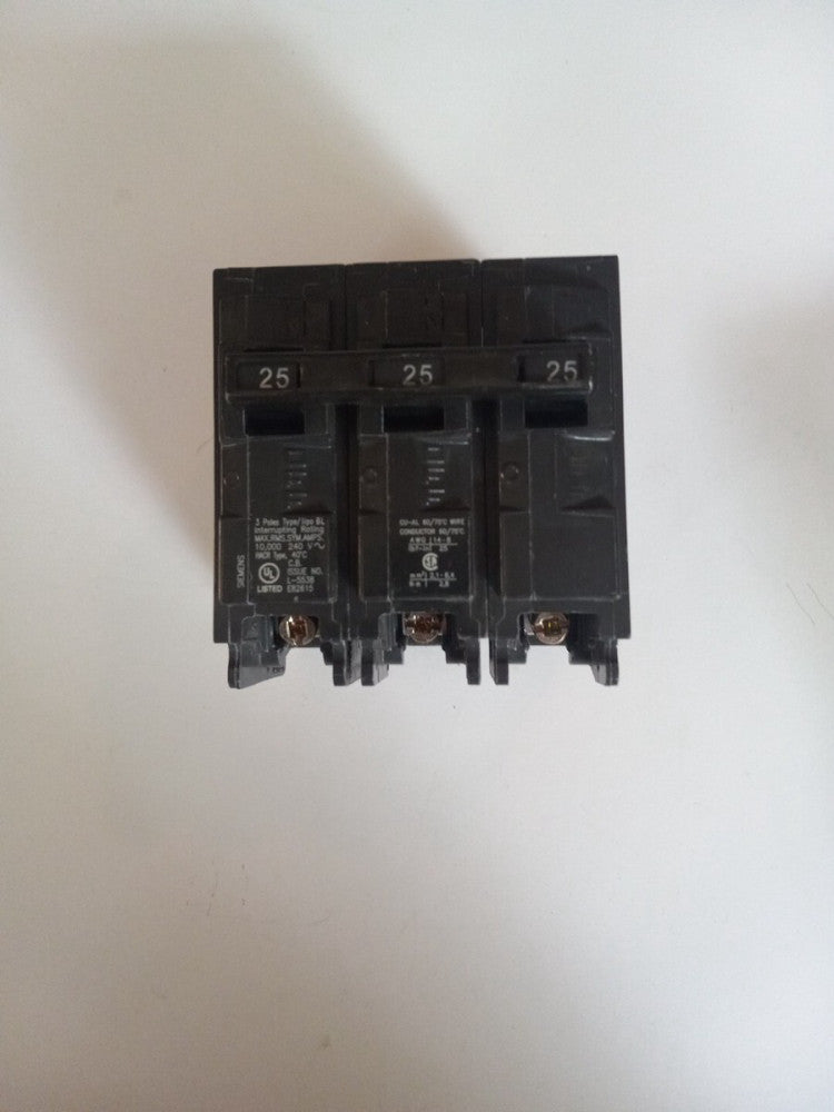 B325 - SIEMENS 25A AMP 3P POLE 10kA@240V BOLT ON CIRCUIT BREAKER 