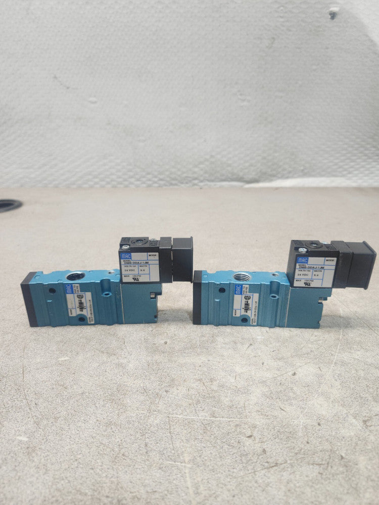 USED LOT OF 2 MAC SOLENOID VALVE 3 WAY 1/8''  52A-31-D08-DM-DDAJ-1JM W/ DMB-DDAJ