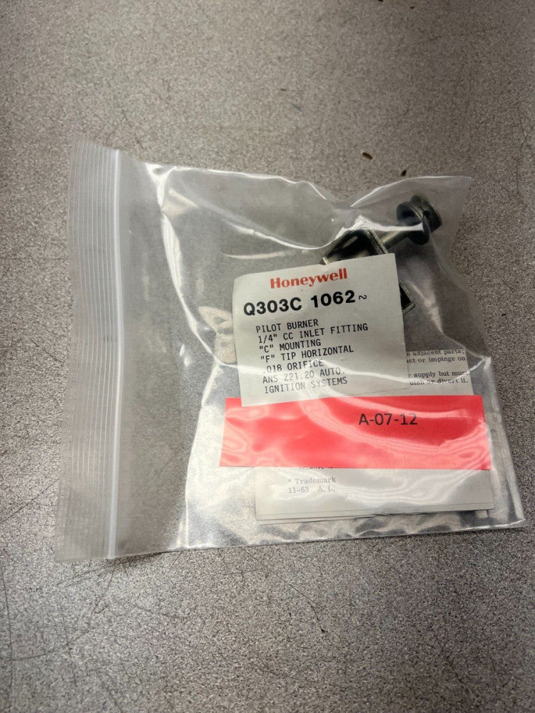 NEW IN BAG HONEYWELL PILOT BURNER Q303C 1062