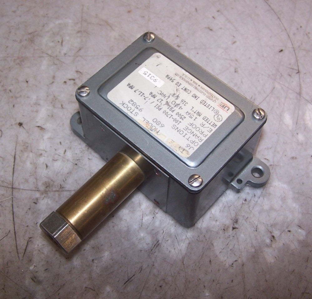 NEW UNITED ELECTRIC J6-68-9582 PRESSURE SWITCH RANGE 100-1700 PSI 480 VAC 15 AMP