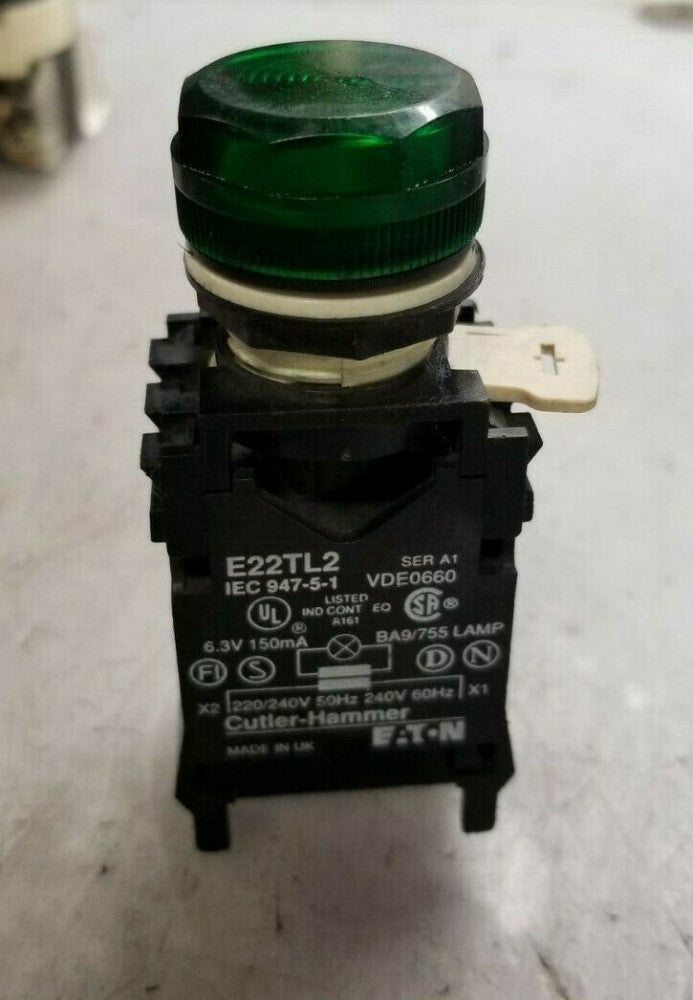 CUTLER HAMMER GREEN ILLUMINATED PILOT LIGHT SERIES A1 240 VAC  E22TL2
