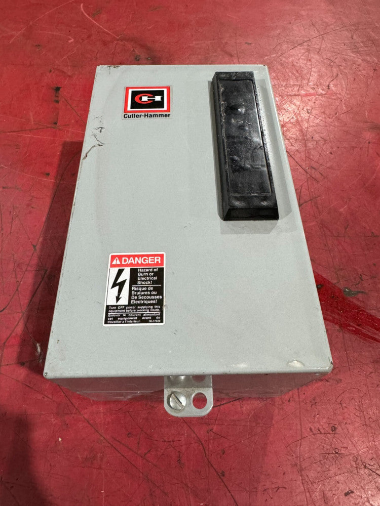NEW CUTLER-HAMMER CN15DN2 SIZE 1 STARTER IN ENCLOSURE 220/240V. COIL ECN0111B2A